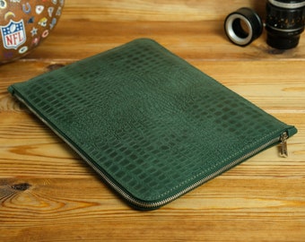 Croc Embossed MacBook Sleeve, Zippered Leather Laptop Case, Felt Lined Cover for MacBook Air Pro Neo