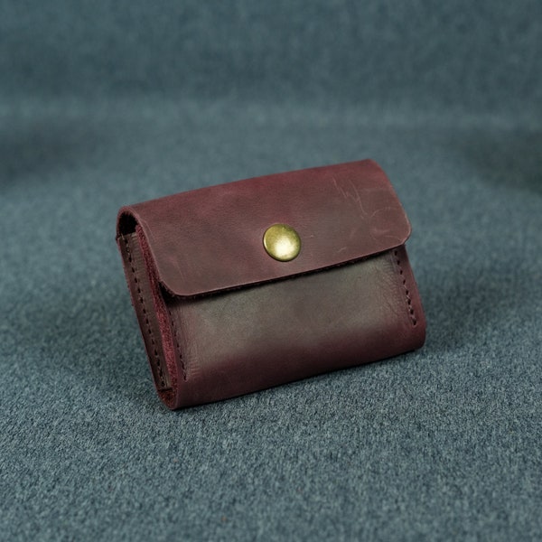 スナップ留めのフルグレインレザー名刺ケースを無料でプレゼント