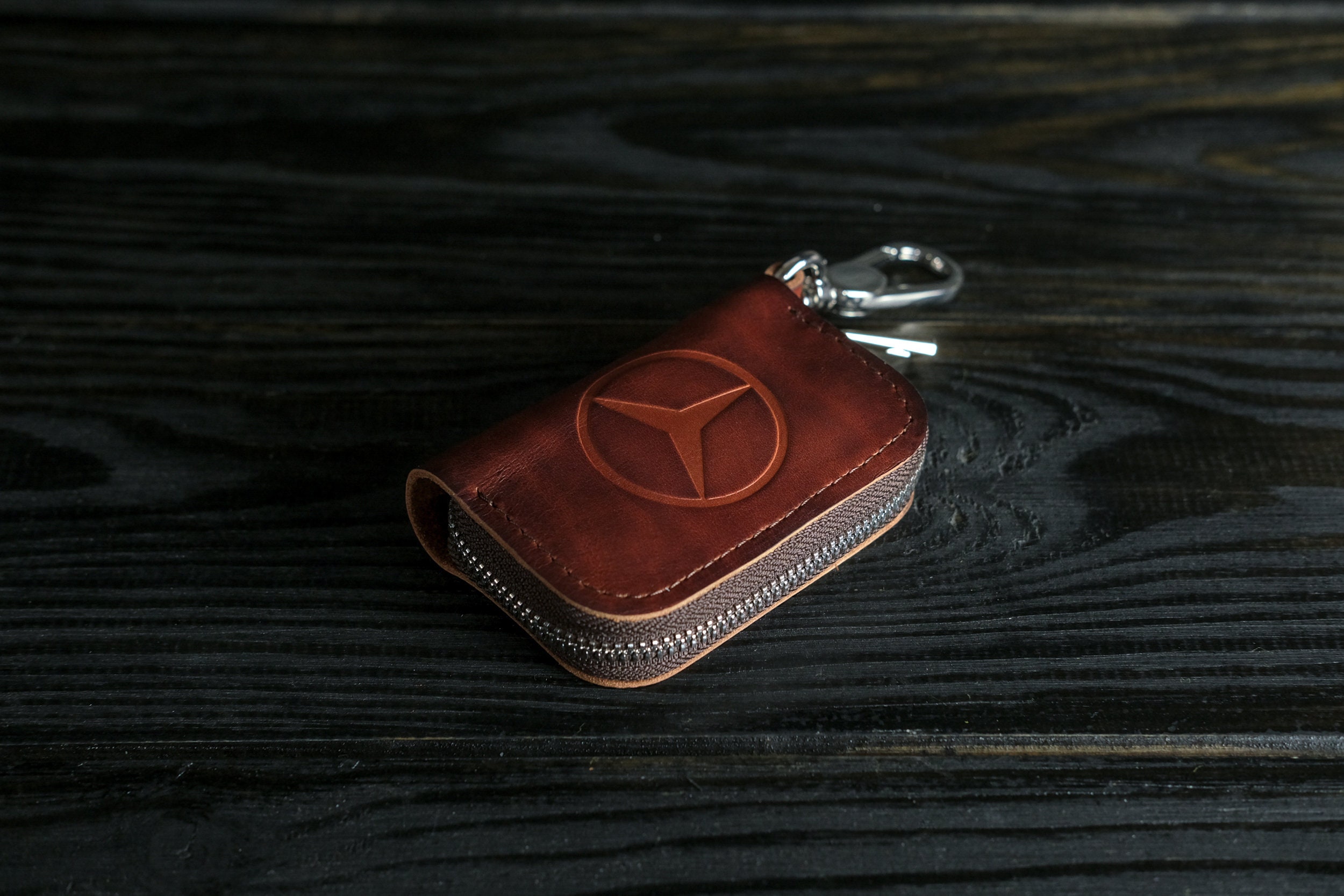Personalisierte Leder-Schlüsseletui mit Auto-Logo, kostenloses Auto-Logo,  kleine Schlüsseltasche, Schlüsseletui mit Reißverschluss BMW, kleiner  Leder-Autoanhänger, verschiedene Marken - .de