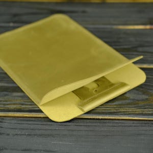Funda de piel personalizada para iPad con soporte para lápiz (gratis)