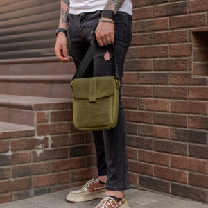 Sac à bandoulière en cuir, fermoir magnétique, cadeau pour lui, sac à bandoulière en cuir pour homme, sac à bandoulière pour homme, sac à main pour homme avec rabat, initiales gratuites