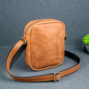 Sac à bandoulière en cuir, Sac de tous les jours compact, Cadeau pour lui, Sac à bandoulière en cuir pour homme, Sac à bandoulière pour homme, Initiales gratuites