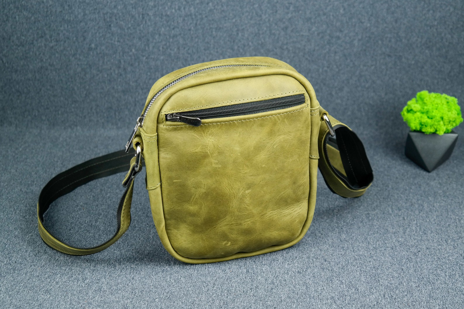 Compact Leather Crossbody Handbag - Cabernet