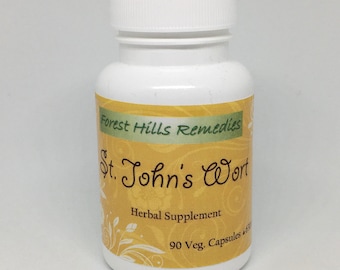 以下が含まれることがあります： 白いプラスチック製のボトルに、黄色いラベルが貼ってあり、「Forest Hills Remedies St. John's Wort Herbal Supplement 90 Veg. Capsules」と書いてあります