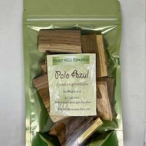 May include: A clear plastic bag filled with brown Palo Azul wood chips. The bag has a label that reads "Forest Hills Remedies Palo Azul Cyclolepis genistoides Net Weight: 4 oz Lot: pal-1061 Store in a cool, dark and dry place ForestHillsRemedies.Etsy.com"
