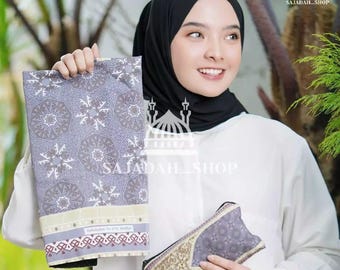 Sajadah Babussalam Motif Travel Prayer Mat – Anti-Slip with Zipper Pouch, Practical & Travel-Friendly