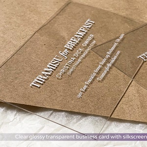 Cartes de visite transparentes avec sérigraphie. Design blanc minimaliste élégant, sérigraphie carte PVC faite main personnalisée