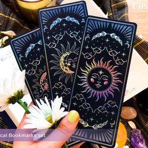 Libro Accesorios arte. Marcador holográfico brujo, cartas mágicas de regalo libresco, diseño de tarot astronómico, geometría sagrada estilo sol y luna
