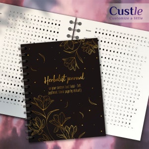 K&ouml;nnte beinhalten: Ein schwarzes Spiralbuch mit goldenen Blumenmustern und dem Text "Herbalist Journal or your custom text Field - T#1 (optional, blank page by default)".