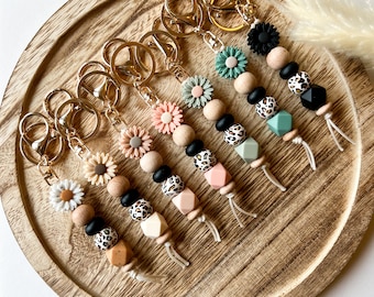 Boho Flower Keychain, Silicone & Wood Floral Beige Leopard Print Keychain, Mother's Day Gift for Her Sister Best Friend Bridesmaids Favors