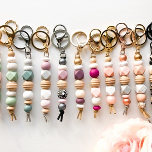 Boho-sleutelhangers met houten kralen, siliconen en hout sleutelhangerbedel, portemonnee luiertas bedel, cadeau beste vriend, roségouden sleutelhanger, boho-accessoires