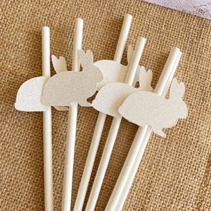 Bunny Paper Straws, Decorated Straws, White Bunny Party Theme, Drinking Straws, Cute Easter Drink, Bunny Party Decorations, Spring