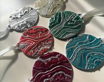 Resin Geode Christmas Baubles: Silver Glitter Ornaments (Set of 2)