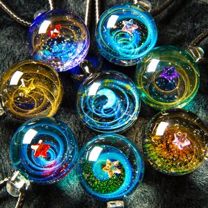 Collier Galaxy Pavaruni - Pendentif Boule Galaxie Fait Main Au Japon - Bijou Unique Pour Cadeau Spécial