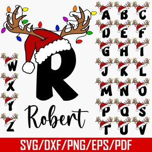 Puede incluir: Una letra negra "R" con un gorro de Papá Noel y cuernos de reno decorados con luces navideñas. El nombre "Robert" está escrito debajo. La imagen también incluye el alfabeto con gorros de Papá Noel y cuernos de reno.