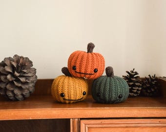 Crocheted pumpkins / pumpkin plushies / cuddly toys / amigurumi / Halloween and autumn decorations