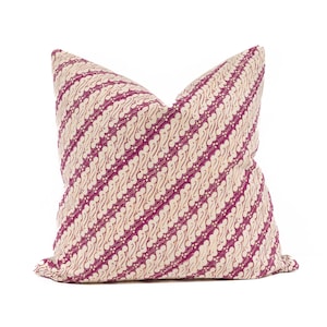 Vintage Parang Batik Pillow Cover – Hand-Drawn Javanese Textile in Neutral White, Peach & Berry – Cultural Home Decor
