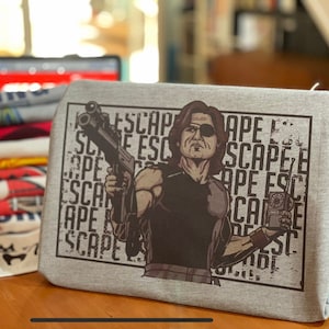 T-shirt évasion serpent Kurt Russell