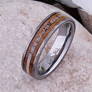 Wolfram Trauring 6 mm: Whisky Fassholz & Hirschgeweih Inlay - Natur Inspirierter Ring