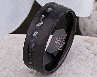 Meteorit Inlay Schwarzer Wolfram Trauring - Facettierter 8 mm Ring