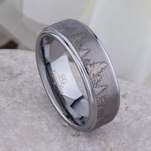 Bos wolfraamband voor bruiloft of verloving 8 mm breed, beloftering heren, jubileumband voor man of vrouw, wolfraamring boomontwerp