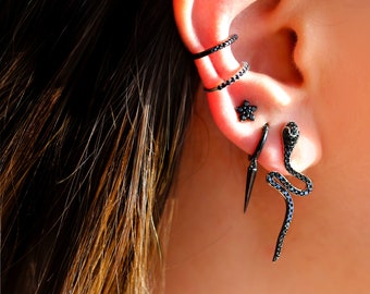 NOIR Boucles d'oreilles • Cadeau meilleur ami • Puces d'oreilles • Boucles d'oreilles noires argentées • Boucles d'oreilles pour plusieurs piercings • Boucles d'oreilles pointes • SERENDINI