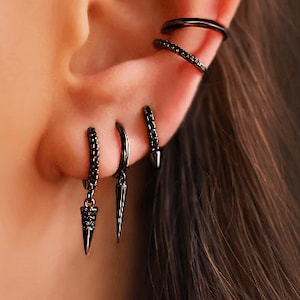 Czarne kolczyki • Prezent dla najlepszego przyjaciela • Kolczyki typu „huggie hoop” • Czarne kolczyki ze złota i srebra • Zestaw kolczyków do wielu przekłuć • VERENDI