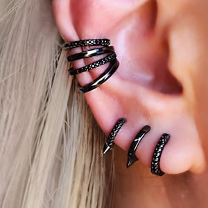 ORECCHINI A CERCHIO NERI • Regalo per la migliore amica • Orecchini Huggie • Orecchini a punta • Orecchini neri in argento e oro • Set di orecchini per piercing multipli