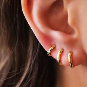 Gold HUGGIE Earrings • BEST Friend Gift • Hoop Earrings • Minimalist Earrings • Gold Silver Earrings • Earring Set for Multiple Piercings vv