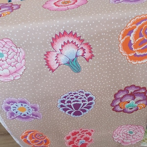 Kaffe Fassett fabric - Big Blooms PWGP149.taupe - quilting cotton - fat quarter or by the metre -  Rowan - dressmaking material