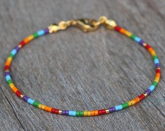 LGBTQ-Armband, Pride-Armband, Regenbogen, dezenter Pride, Perlenarmband, Armbänder für Frauen, minimalistisches Armband, dünnes LGBTQ-Armband, Bi-Pride