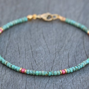 Turquoise beaded bracelet for women, dainty summer jewelry in boho style. Beach anklets in turquoise, pink and gold. Handmade gift for her