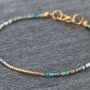 turquoise gold bracelet, beaded bracelet for women, minimalist jewelry, dainty bracelet tuquoise gold and white, minimalist bracelet, gift