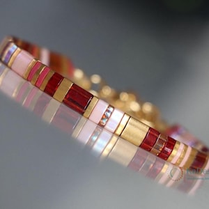 Tila-Armbänder für Frauen, Perlenarmbänder, zierliches Armband, Tila-Perlen, handgefertigter Schmuck, rotes Armband, Glasperlen, rosa Armband, Geschenk