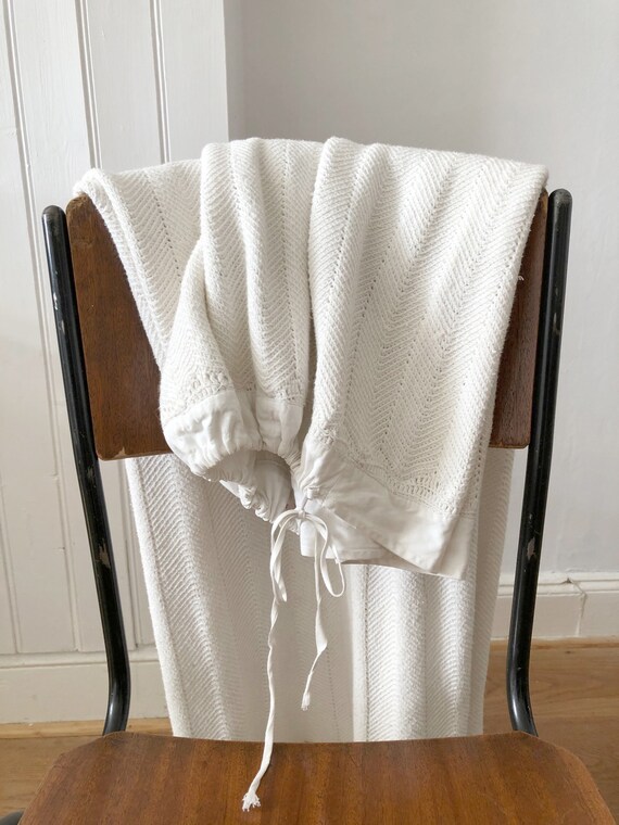 French Vintage Midi White Wool Skirt