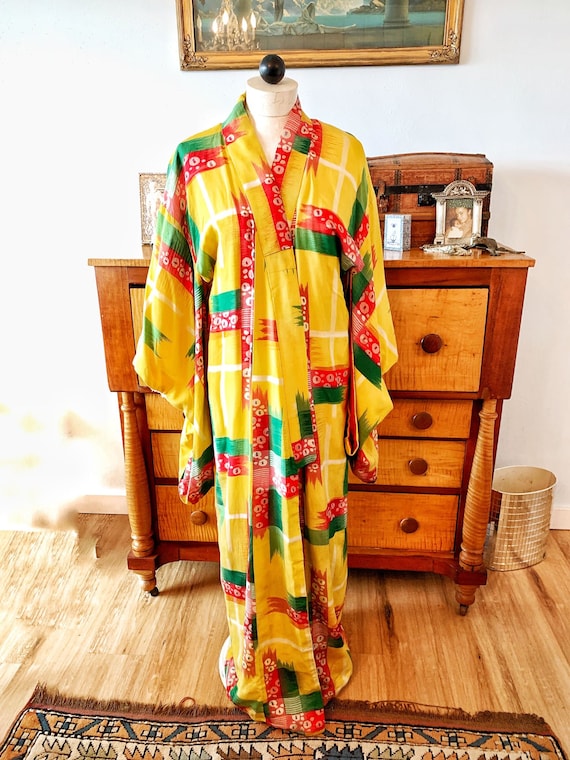 Antique Silk Kimono Graphic Pattern In Yellow Gre… - image 2