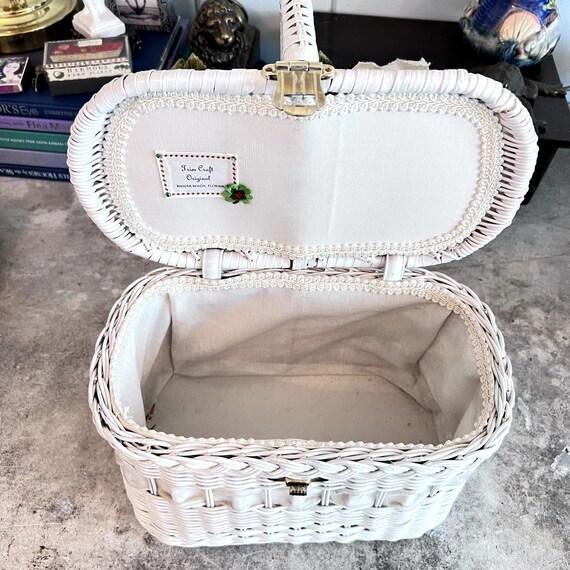 Unique Vintage Novelty White Wicker & Velvet Flow… - image 9