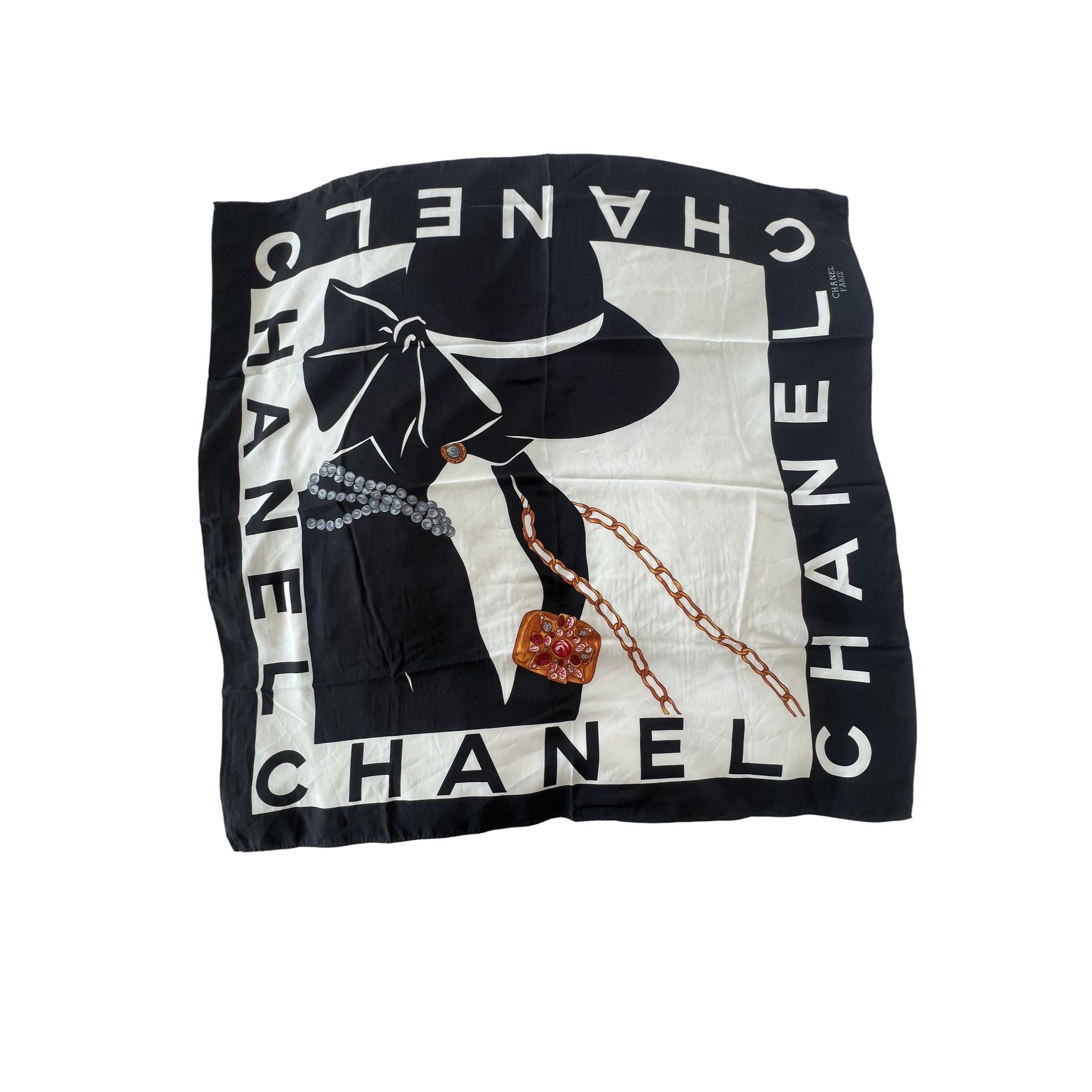 アートの様なCOCOデザイン♪ CHANEL スカーフ 90 Authentic Chanel Silk Scarf With Elegant Coco Chanel Hat