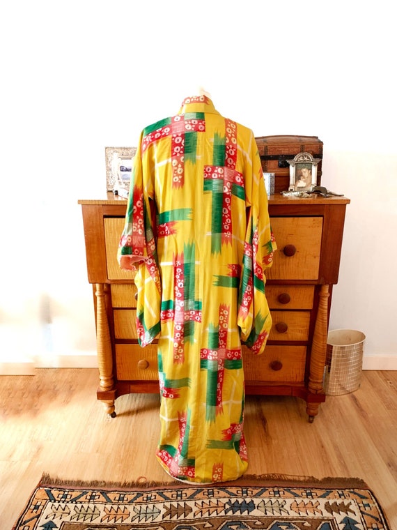 Antique Silk Kimono Graphic Pattern In Yellow Gre… - image 1