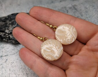 Pendientes colgantes blancos únicos hechos a mano, joyería de diseño elegante