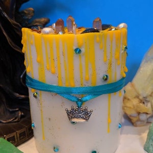 Hera&#39;s Liberation - Goddess Ritual Spell Candle with Herbs and Gemstones for Breaking free of Negative Influences, Independence, Liberation