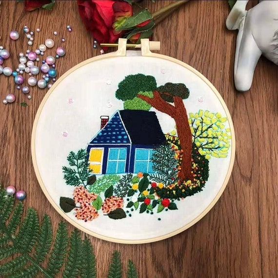 カントリー調　刺繍絵 カントリーハウス刺繍キット：生命の木のクルーエルデザイン - Etsy 日本