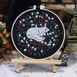 かわいいキツネの刺繍キット、花のキツネの刺繍、シルバーのキツネの刺繍キット、初心者向けのストロベリーキツネのモダンなクルーエル刺繍キット