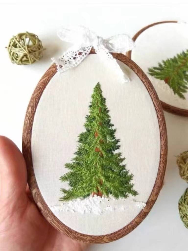 27+ Christmas Tree Embroidery Designs