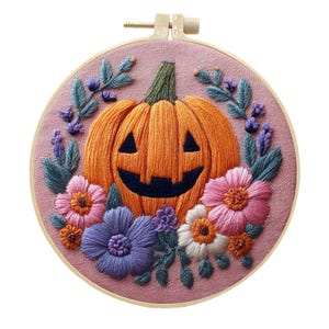 ハロウィンかぼちゃ刺繍キット刺繍キット、かわいいかぼちゃと花の刺繍キット、初心者向けのモダンなクルーエル刺繍キット