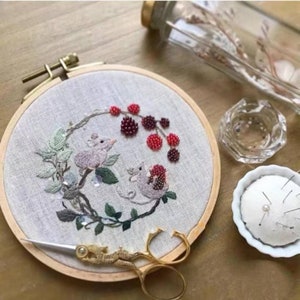 3D マウスとガーランドの刺繍キット、マウスとブドウの刺繍キット/マウスのモダンなクルーエル刺繍キット、初心者向けの刺繍キット、