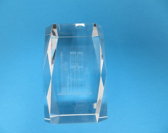 NEW YORW Twin Towers 3D Etched Carved Crystal Art Glass Paperweight 1994