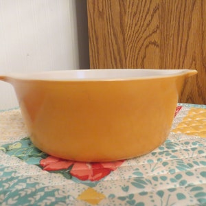 Pyrex 472 Orange Gold 1 1/2 Pint Cinderella Casserole