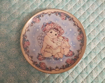 Vintage 1995 Dreamsicles Collectors Plate. "A Hug from the Heart".  Made in the USA
