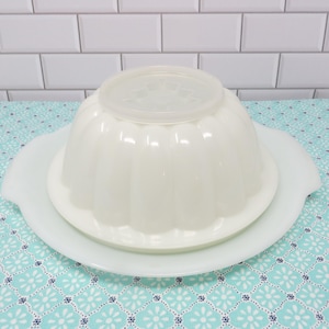 Vintage Tupperware Jel-N-Serve Jello Mold with Christmas Tree Insert